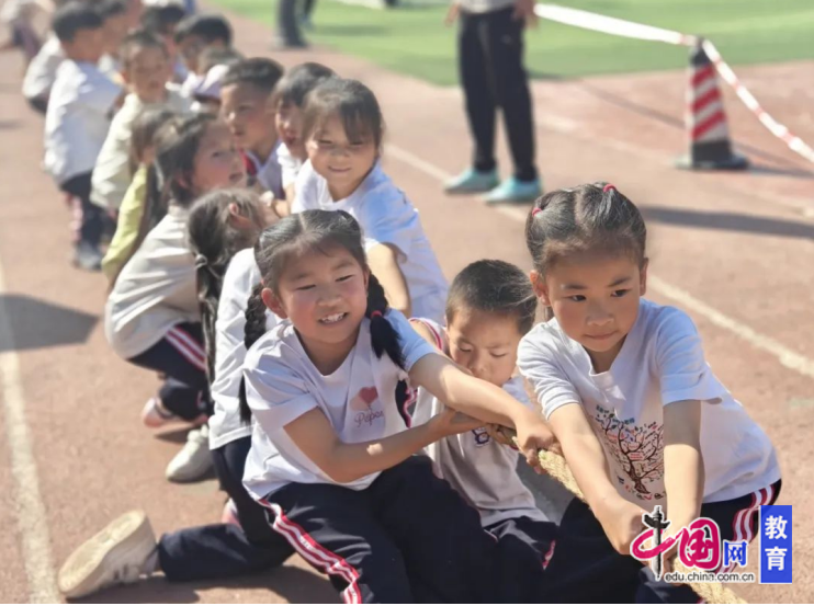 趣跃赛场世运“童”行 成都龙泉驿西平小学举行春季趣味运动会(图3)